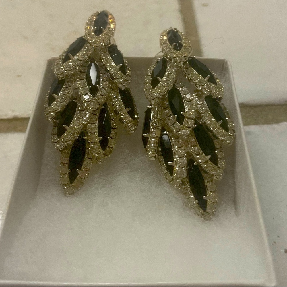 Beautiful drop pierced earrings - Picture 1 of 3